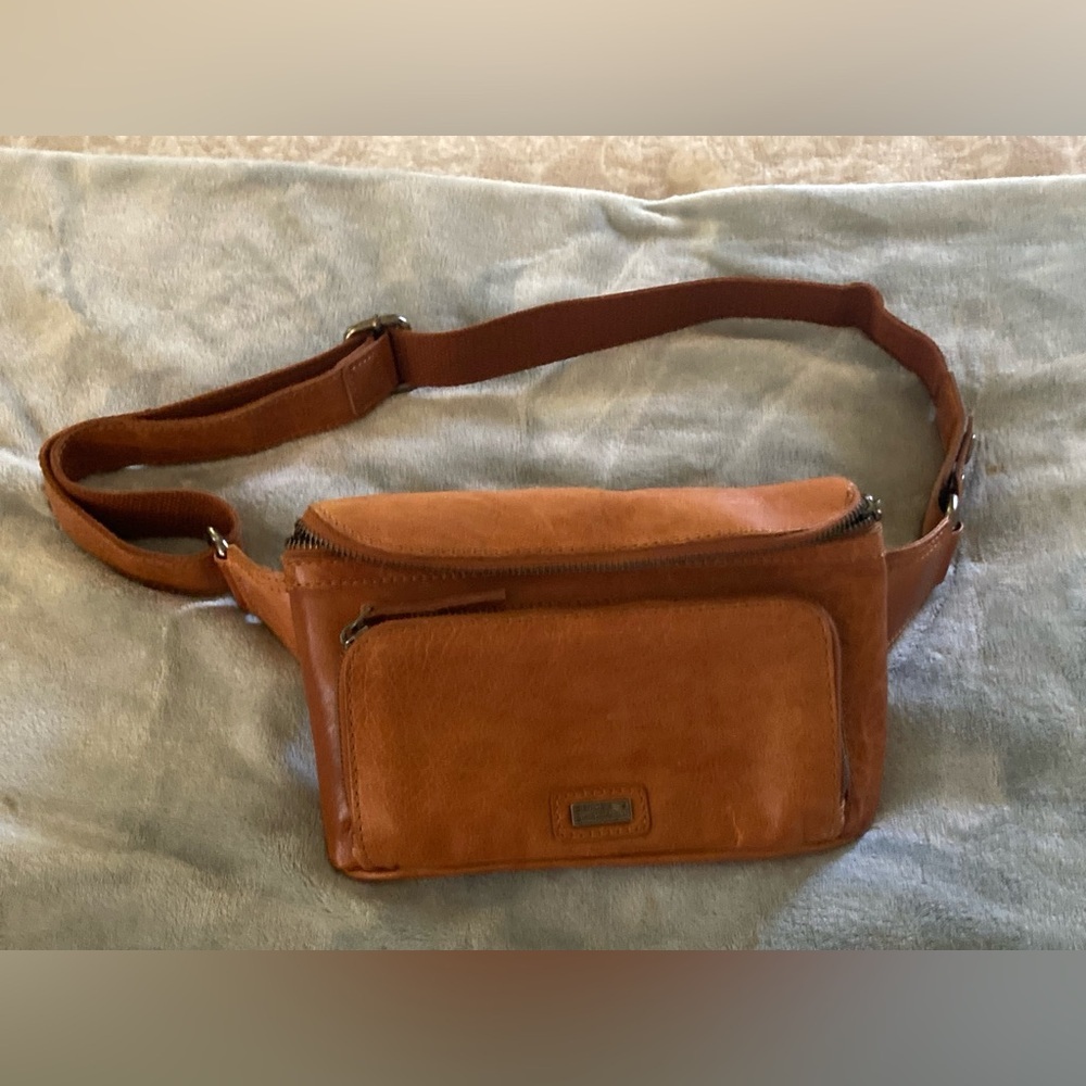 Spikes & Sparrow Leather Crossbody Waist/Sling Bag